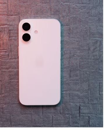 i phone 16 back